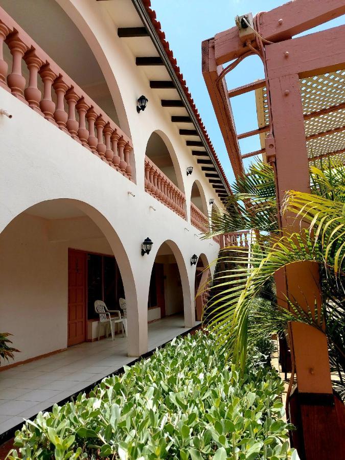 Sasaki Apartments Palm Beach Exterior photo