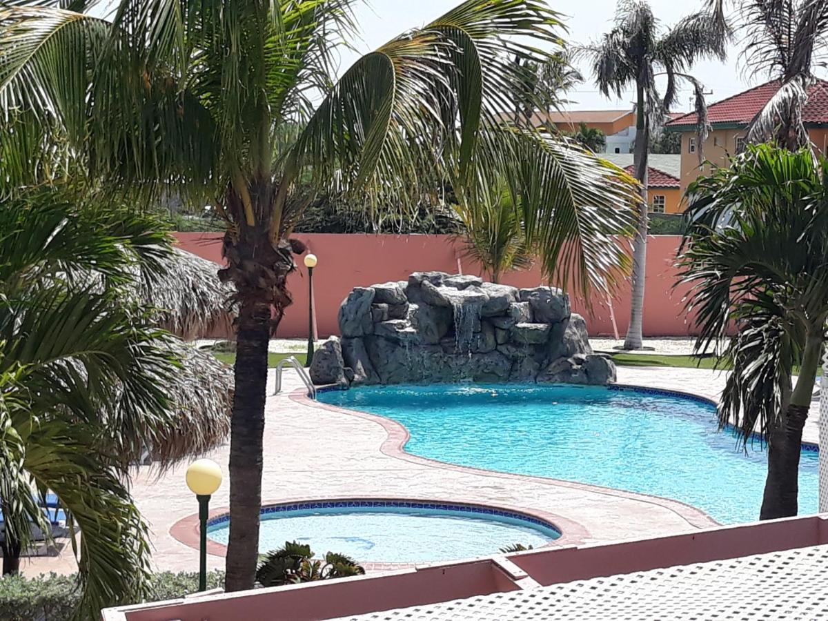 Sasaki Apartments Palm Beach Exterior photo