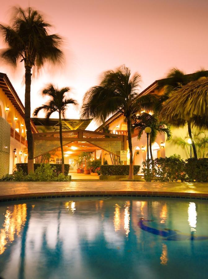 Sasaki Apartments Palm Beach Exterior photo