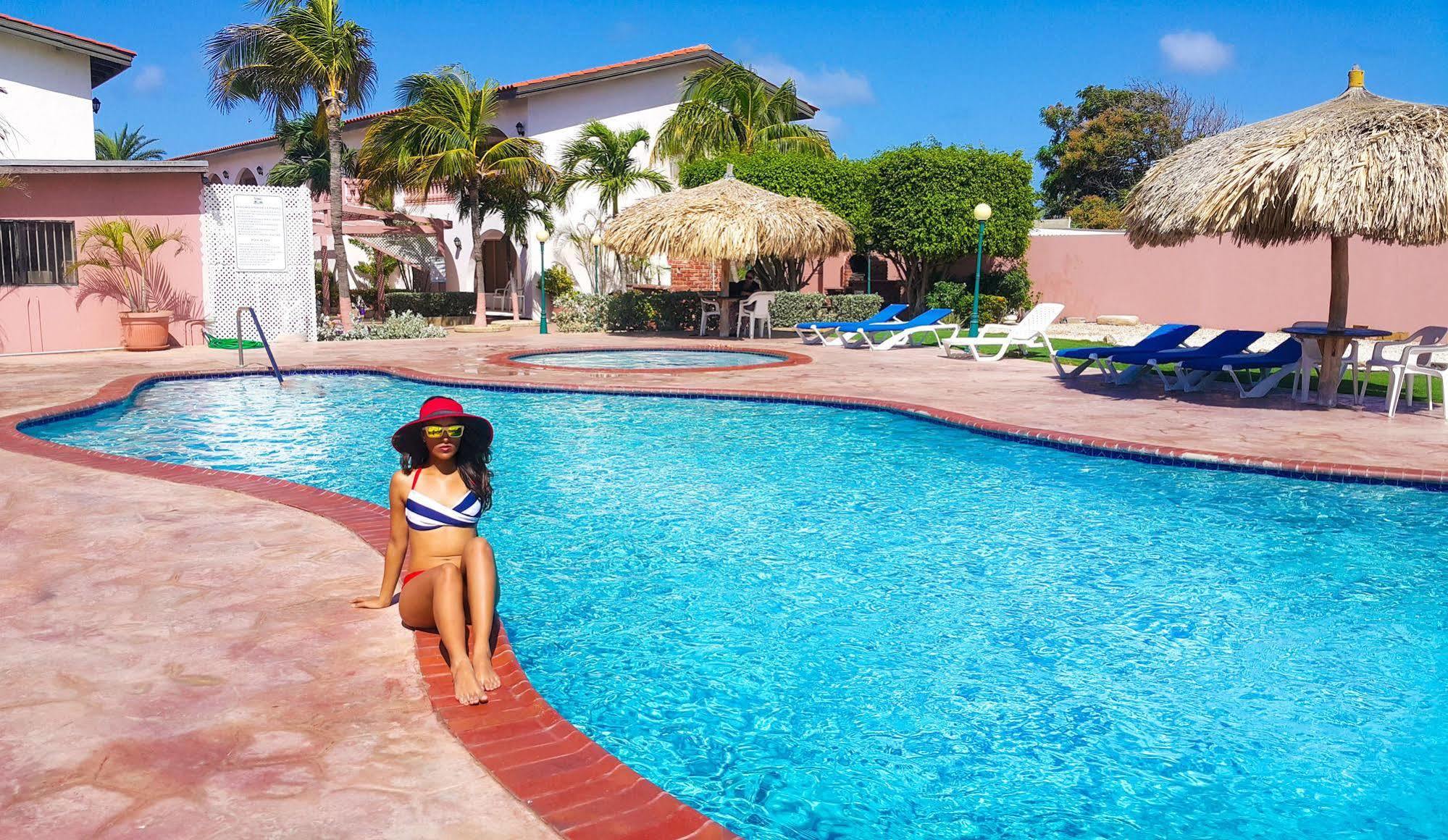 Sasaki Apartments Palm Beach Exterior photo