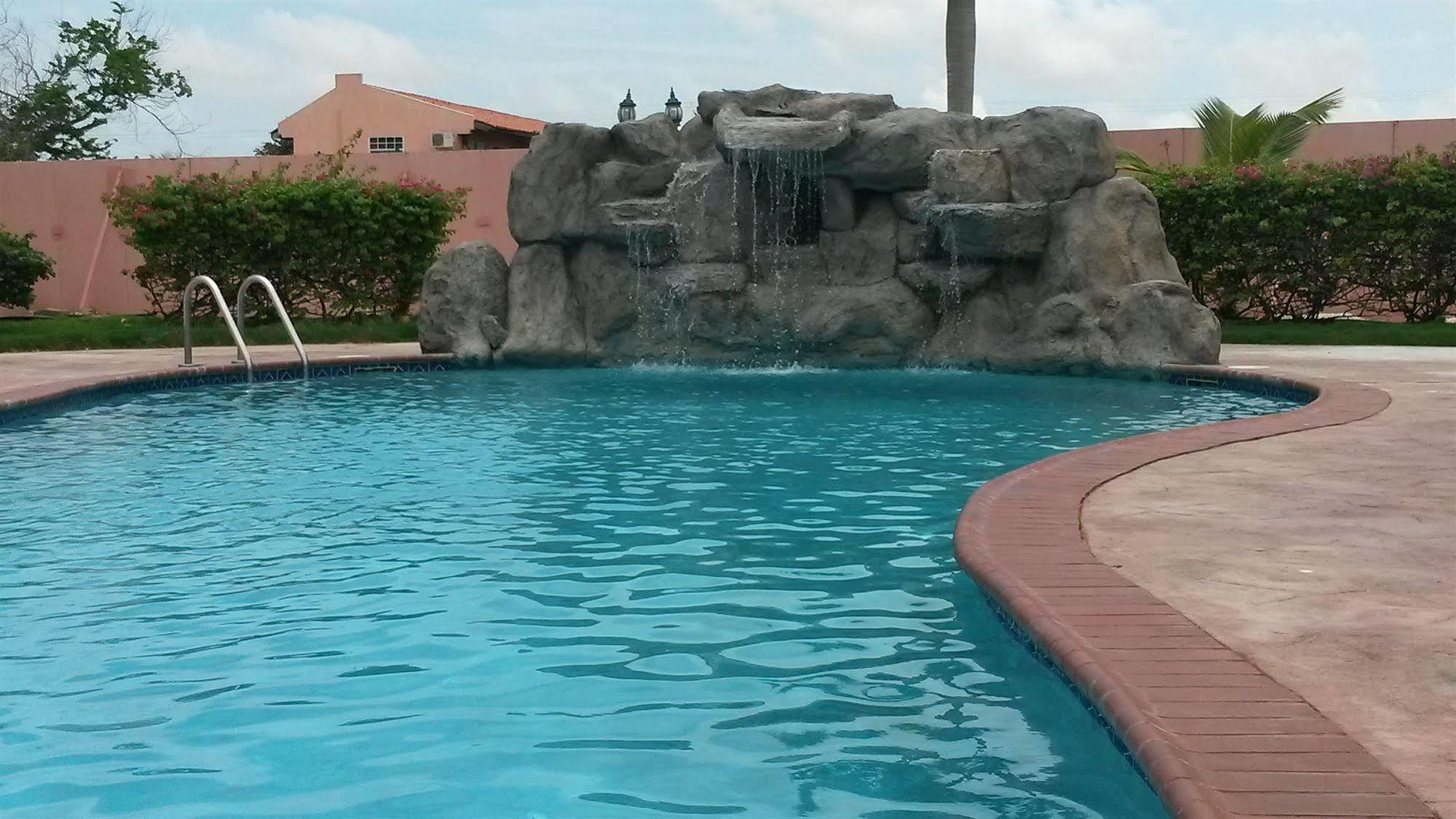 Sasaki Apartments Palm Beach Exterior photo