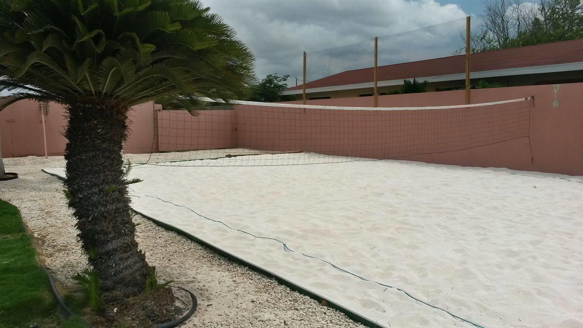 Sasaki Apartments Palm Beach Exterior photo
