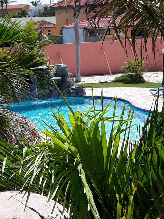 Sasaki Apartments Palm Beach Exterior photo